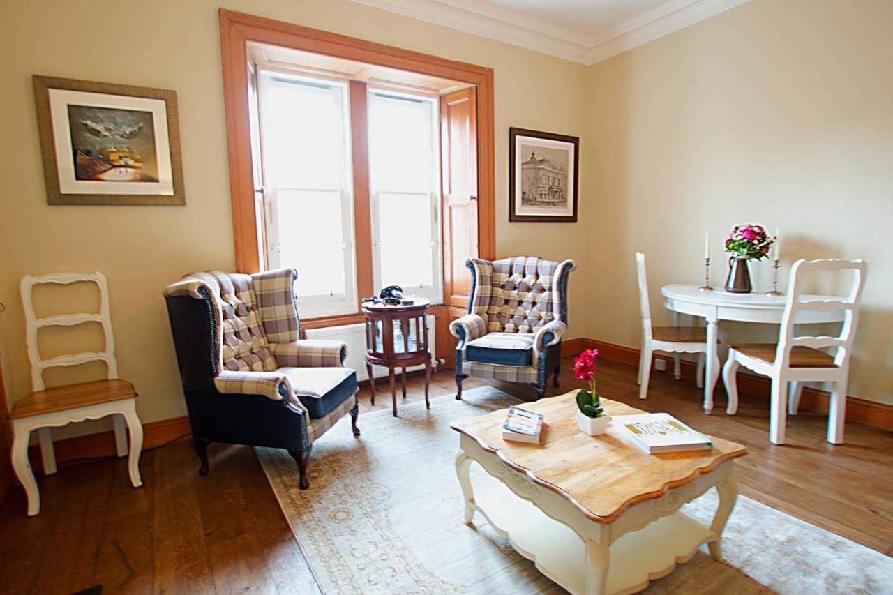Joivy Classic Apt With Castle Views In Old Town Edinburgh Ngoại thất bức ảnh