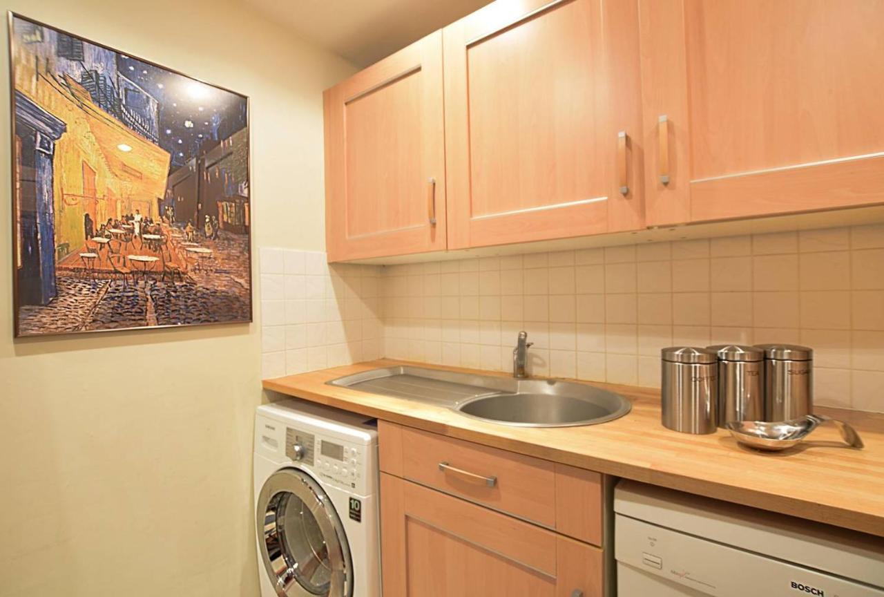 Joivy Classic Apt With Castle Views In Old Town Edinburgh Ngoại thất bức ảnh